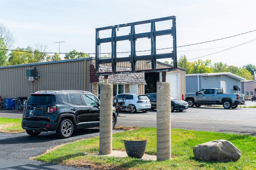 More Photos Of 560 S River St, Batavia Warehouse For Sale