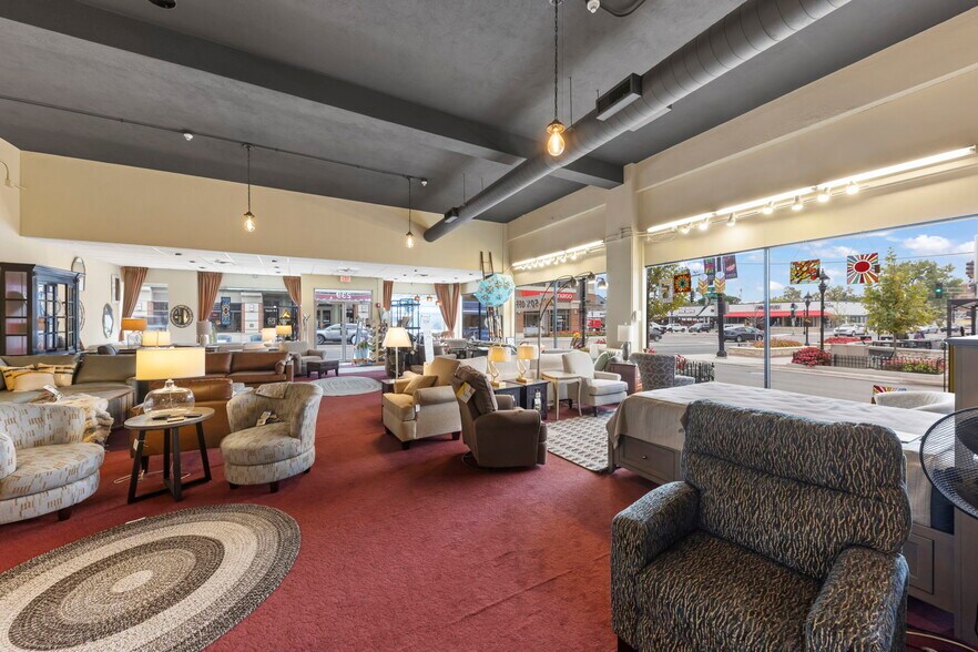 More Photos Of 235-239 S Washington St, Naperville Storefront For Sale