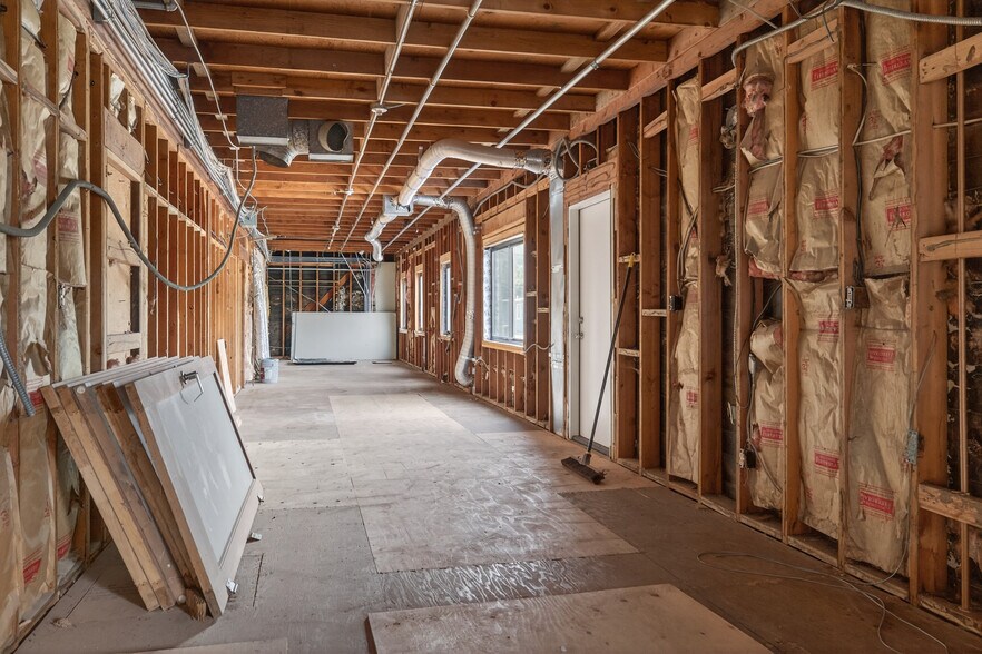 More Photos Of 1895 E Main St, Ventura General Retail For Sale