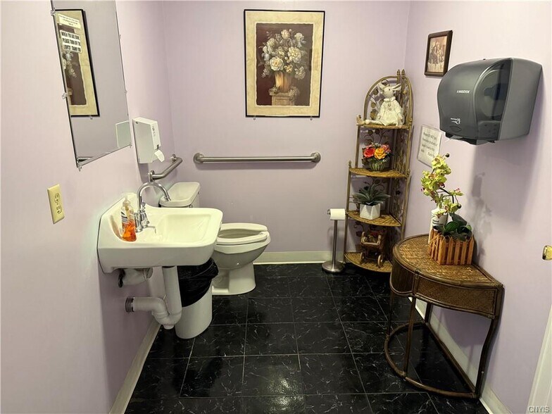 More Photos Of 140 Eastern Blvd, Watertown Office For Sale