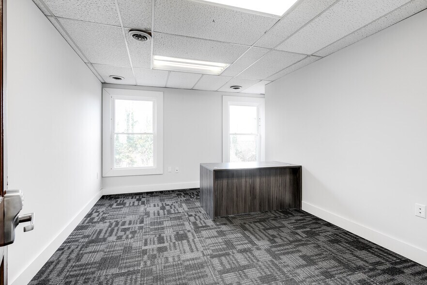 More Photos Of 7300 Hanover Green Dr, Mechanicsville Office For Sale