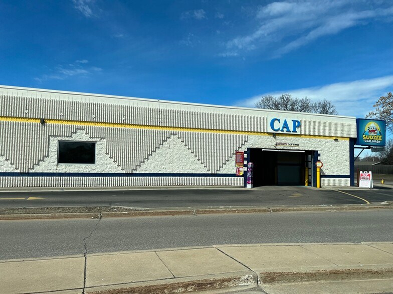 More Photos Of 1381 8th St S, Wisconsin Rapids Carwash For Lease