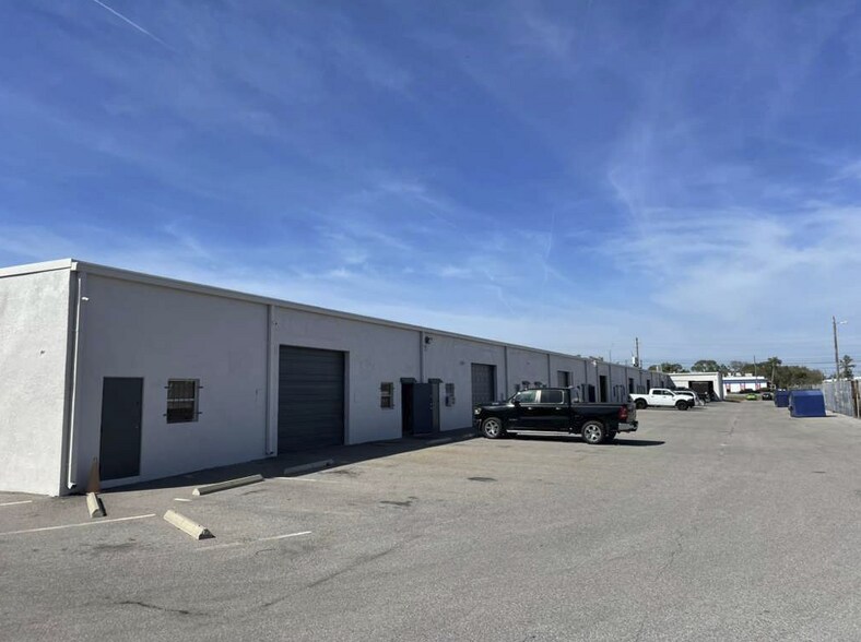 More Photos Of 5100 Ulmerton Rd, Clearwater Warehouse For Lease