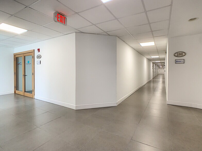 More Photos Of 777 SE 20th St, Fort Lauderdale Loft Creative Space For Lease