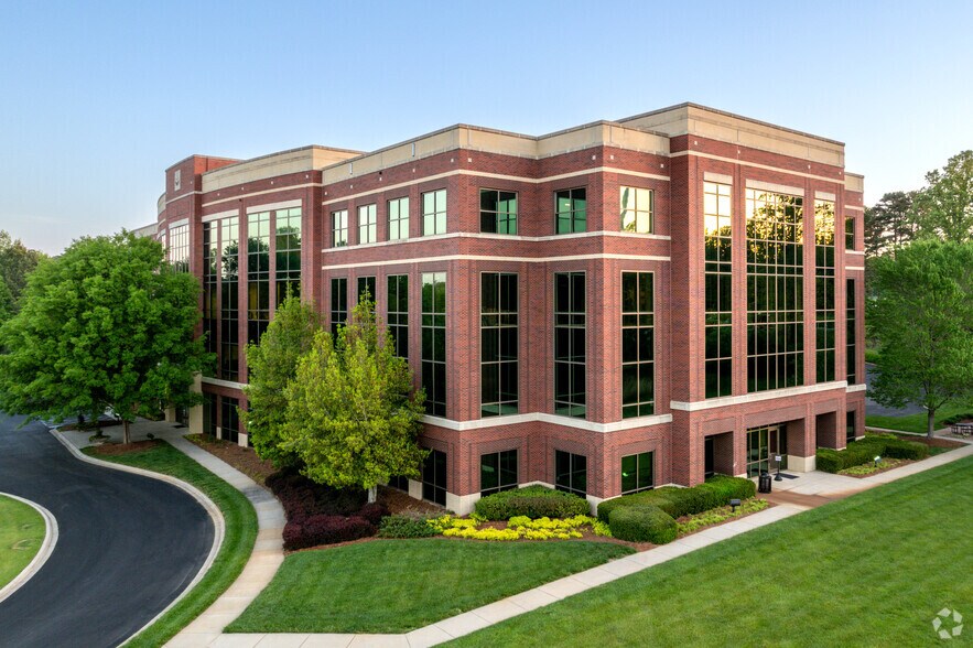 More Photos Of 13620 Reese Blvd E, Huntersville Medical For Lease