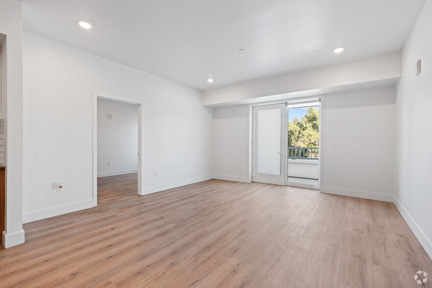 More Photos Of 301 D St, West Sacramento Apartments For Sale