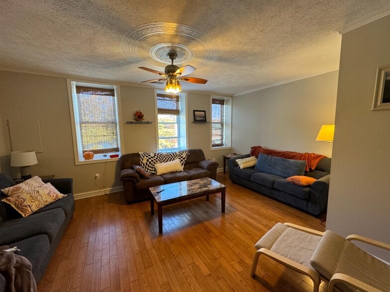 More Photos Of 7 E Water St, Little Curren Storefront Retail Residential For Sale