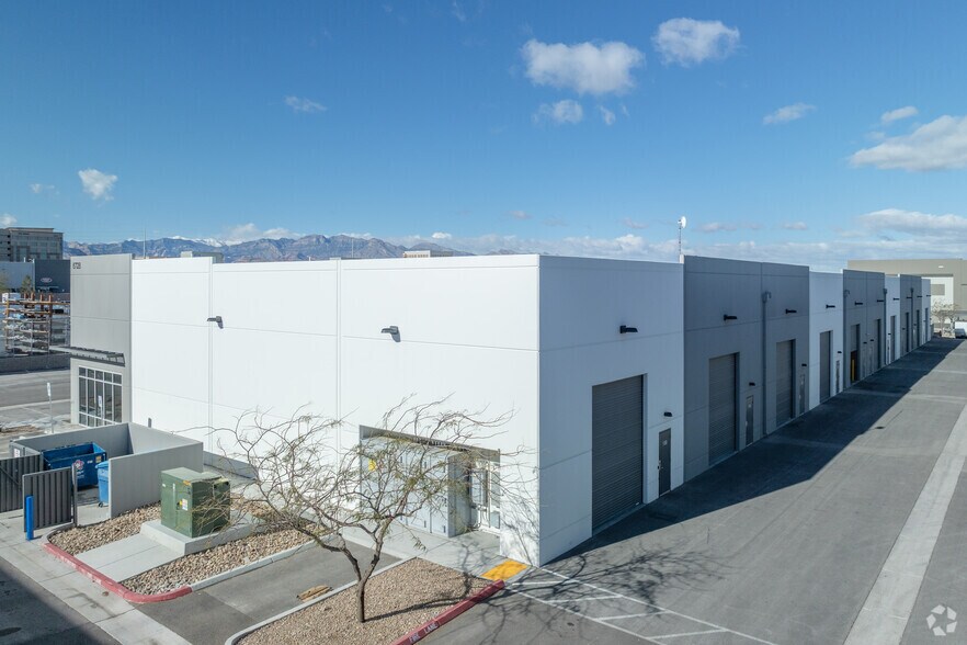 More Photos Of 6728 W Sunset Rd, Las Vegas Flex For Lease