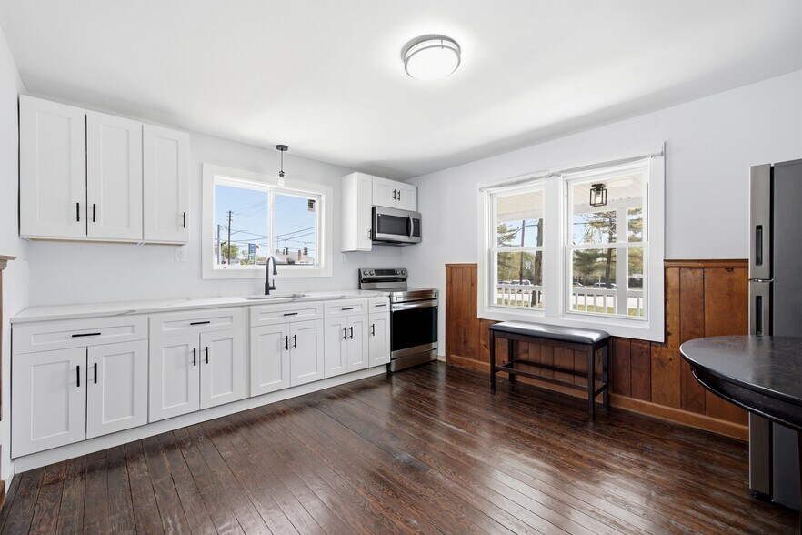 More Photos Of 749 E Main St, Kings Park Office For Sale