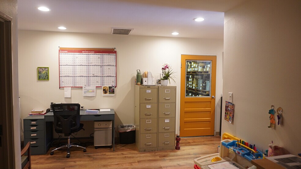 More Photos Of 15512 Vermont Ave, Paramount Warehouse For Sale