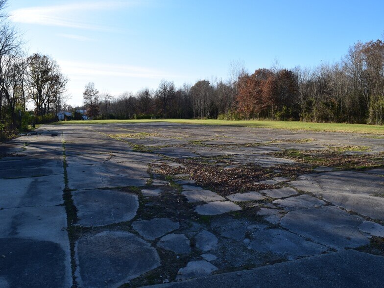 More Photos Of 600 S Camp Ave, Olney Warehouse For Sale