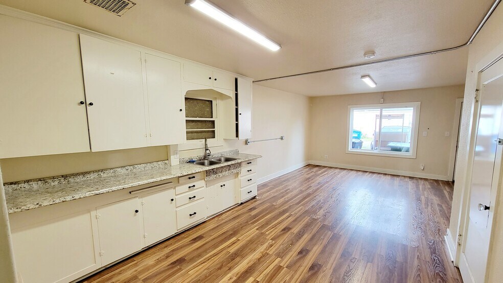 More Photos Of 1109 Edgewater St NW, Salem Storefront For Lease