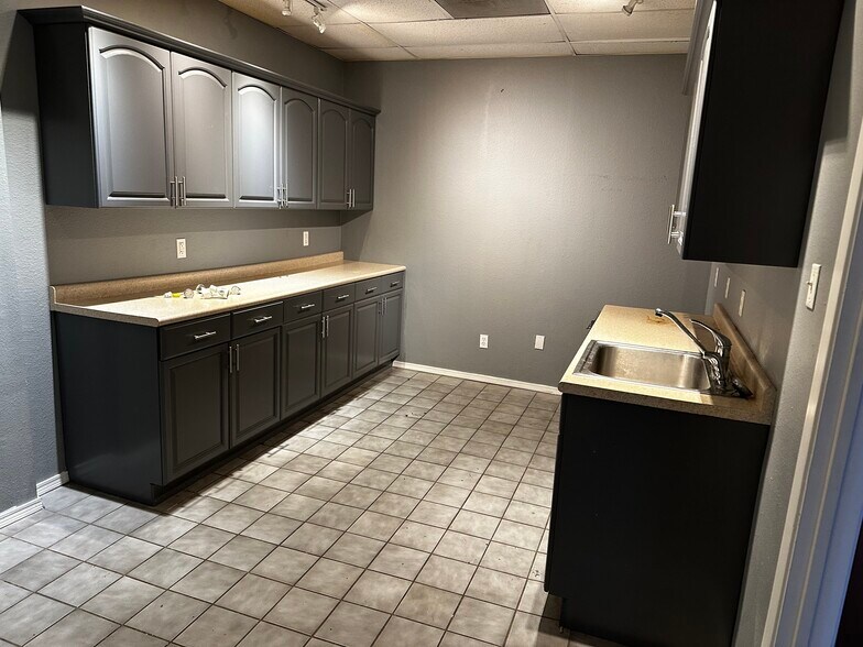 More Photos Of 1101 Anderson Ln W, Austin Loft Creative Space For Sale
