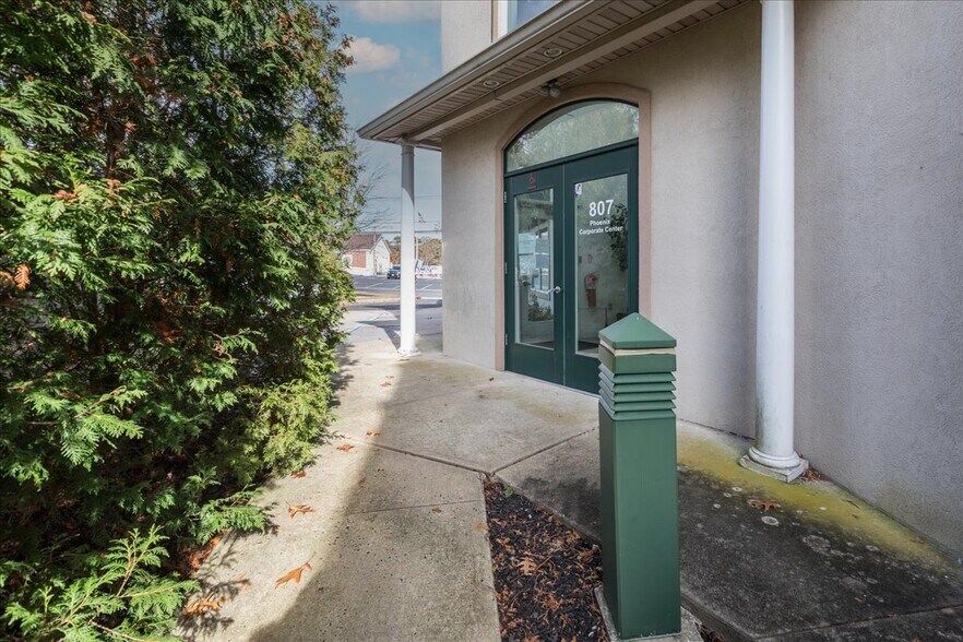More Photos Of 807 Mantoloking Rd, Brick Office For Sale