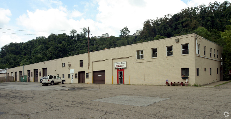 Primary Photo Of 600 Greentree Rd, Pittsburgh Flex For Lease