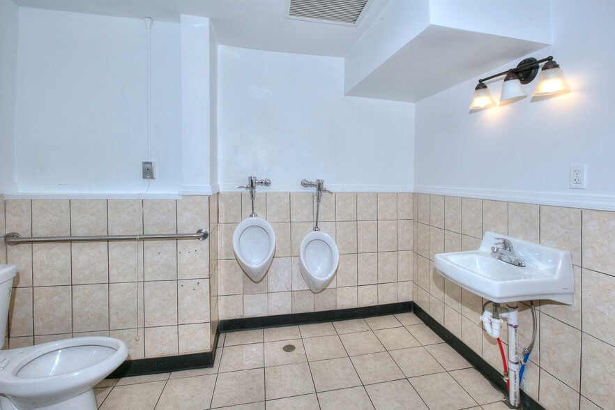 More Photos Of 845 E Main St, Bridgeport Restaurant For Sale