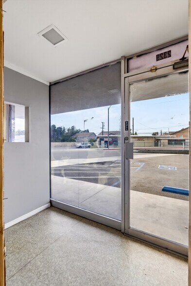 More Photos Of 2329-2335 W Sequoia Ave, Anaheim Storefront Retail Office For Lease
