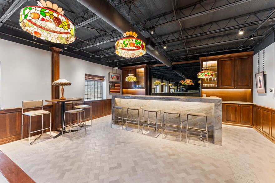 More Photos Of 1400 S Gribble St, Sherman Flex For Sale