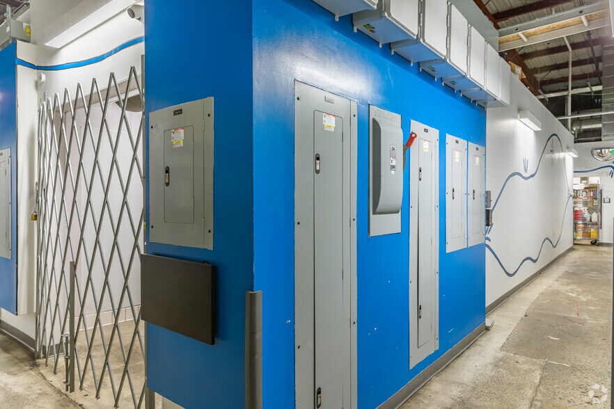 More Photos Of 2707 Boston Ave, San Diego Warehouse For Lease