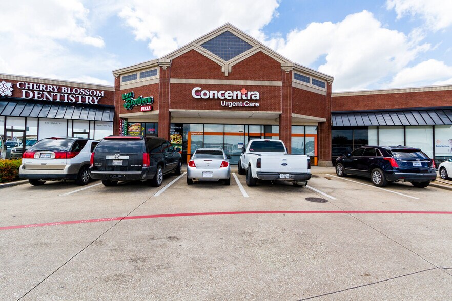 More Photos Of 811-877 NE Alsbury Blvd, Burleson Unknown For Lease
