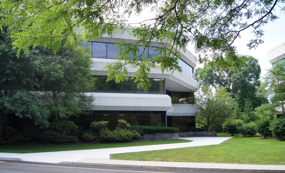 More Photos Of 245 Saw Mill River Rd, Hawthorne Medical For Lease