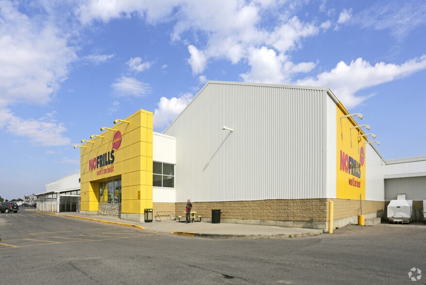 More Photos Of 1103 18th St SE, High River Supermarket For Lease