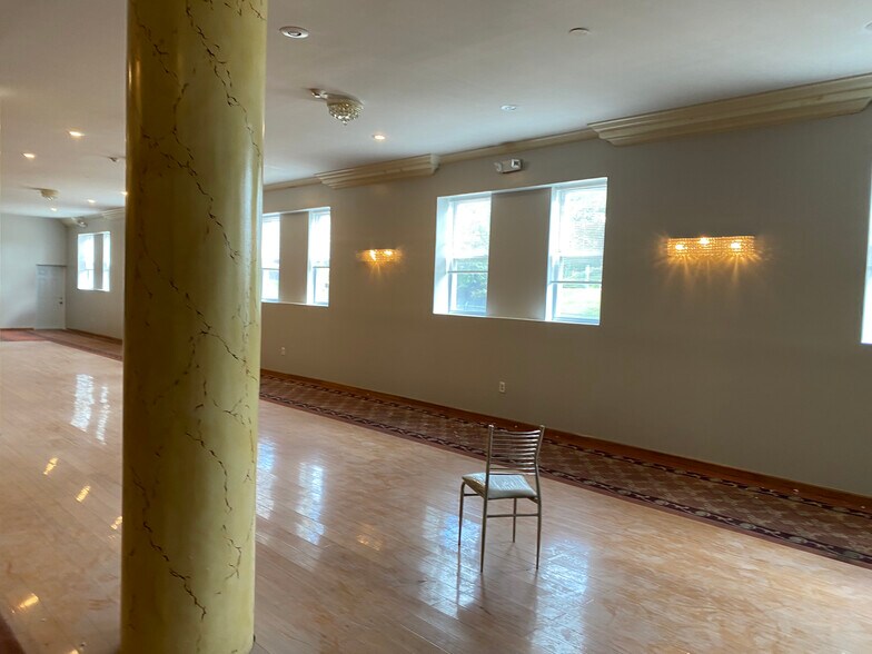 More Photos Of 2613 W Hunting Park Ave, Philadelphia Light Distribution For Lease