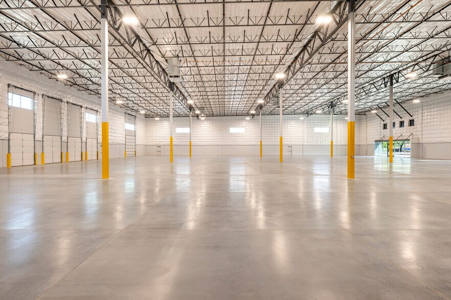 More Photos Of 1800 E Sky Harbor Cir N, Phoenix Light Distribution For Lease