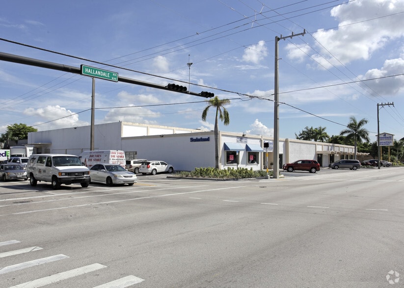 More Photos Of 3141 W Hallandale Beach Blvd, Hallandale Warehouse For Lease