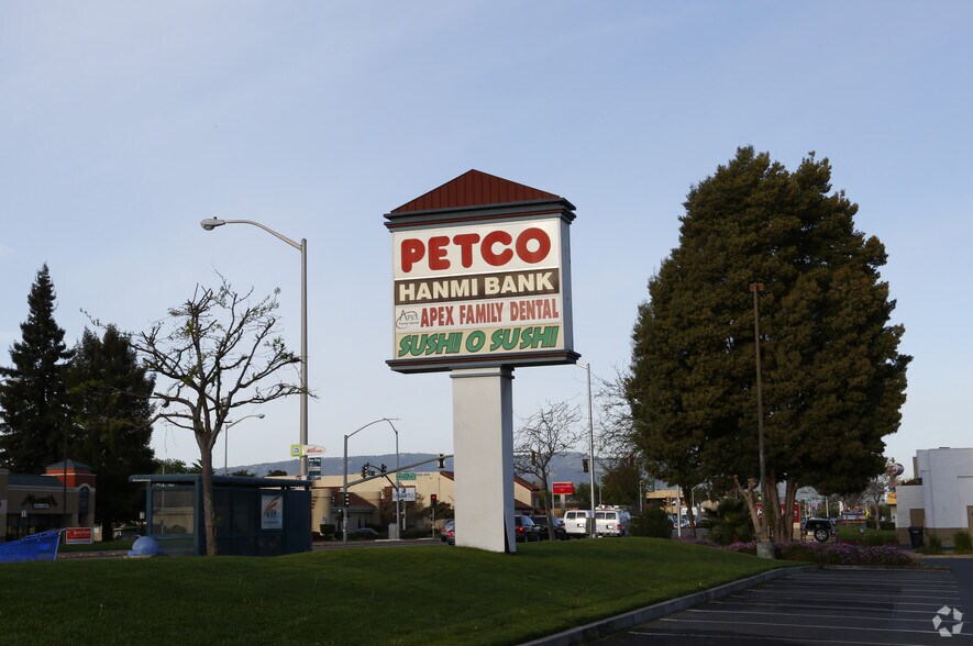 More Photos Of 2765-2775 El Camino Real, Santa Clara Freestanding For Lease