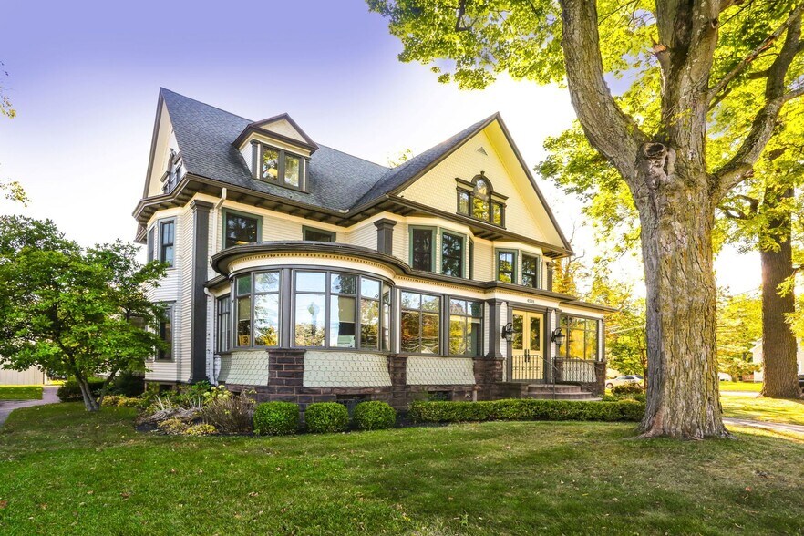 More Photos Of 4588 S Park Ave, Hamburg Office Residential For Sale