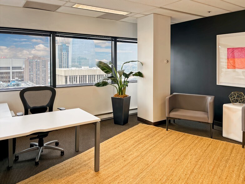 More Photos Of 999 18th St, Denver Coworking Space