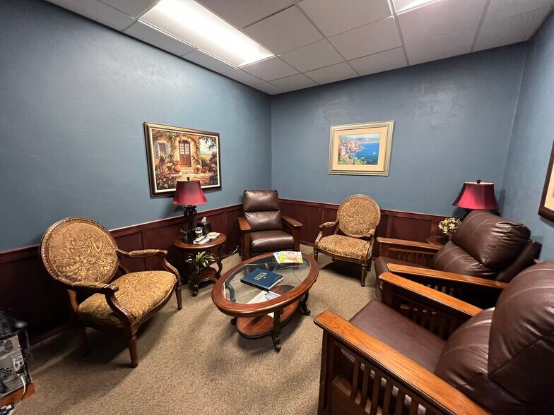 More Photos Of 518-540 S Westland Dr, Appleton Office For Lease