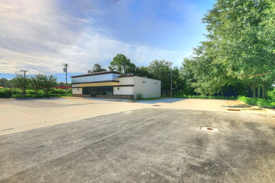 More Photos Of 8801 20th St, Vero Beach Convenience Store For Lease