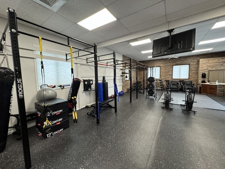 More Photos Of 55-R Main St, Kingston Freestanding For Sale