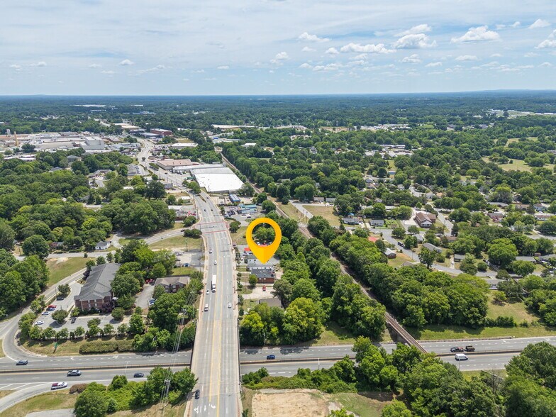 More Photos Of 1934 E Market St, Greensboro Office For Sale