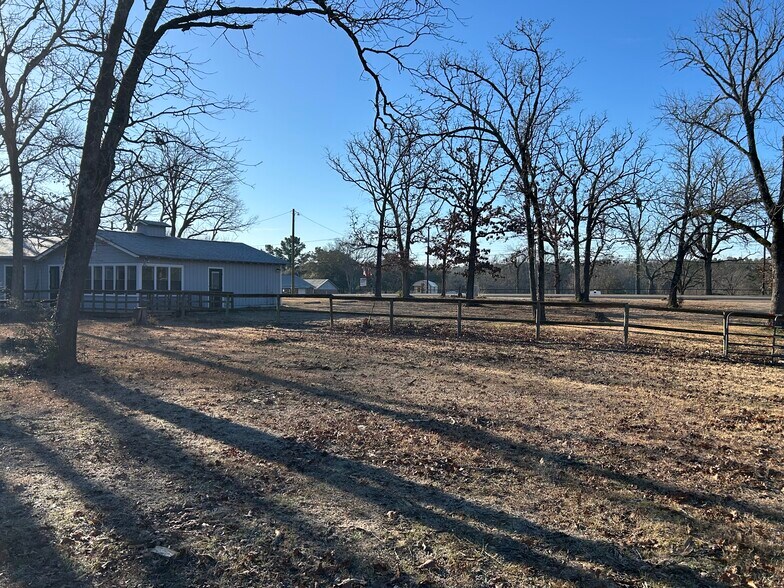 More Photos Of 2003 E US Highway 84, Palestine Office For Sale