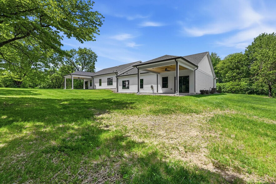 More Photos Of 100 Huselton Dr, Butler Specialty For Sale