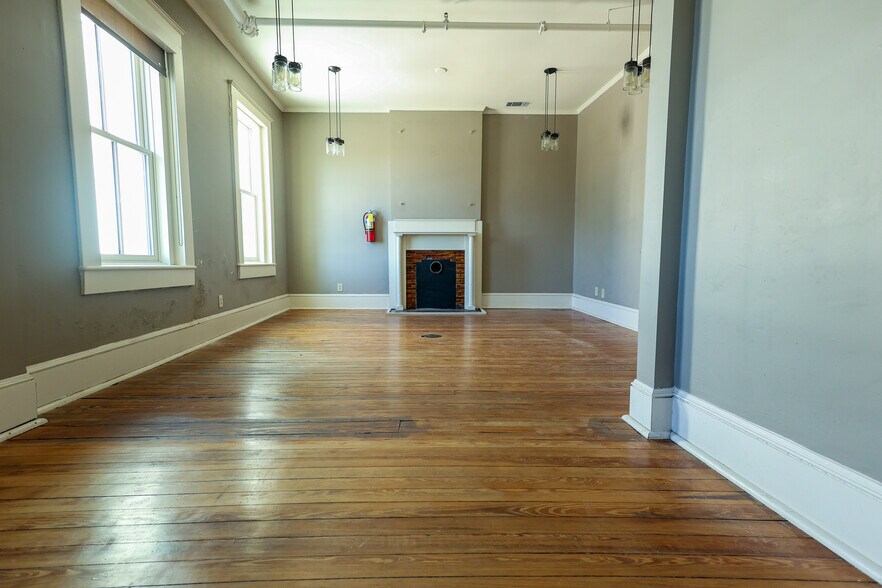 More Photos Of 154 Magnolia St, Spartanburg Storefront Retail Office For Lease