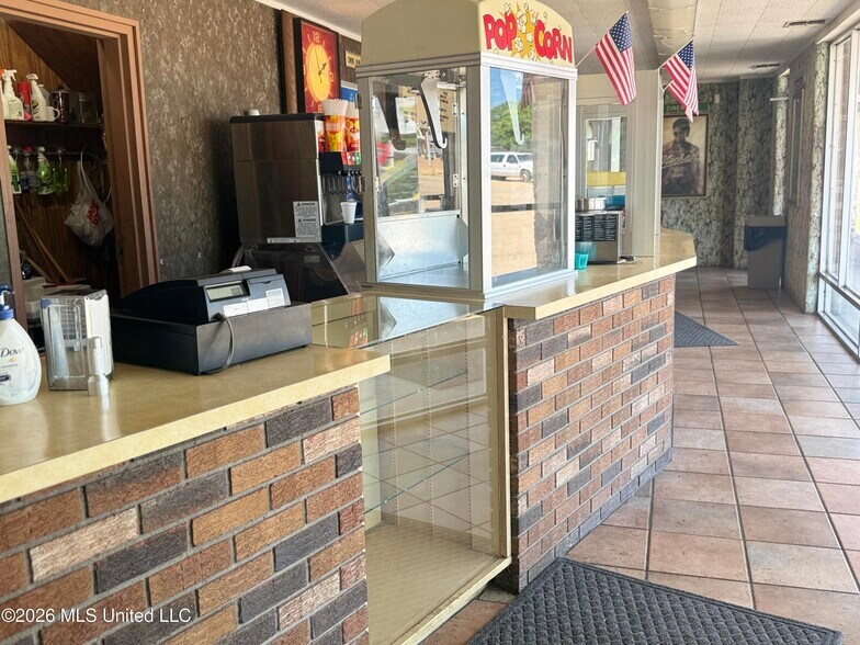 More Photos Of 1405 Kmart Plaza Dr, Yazoo City Movie Theatre For Sale