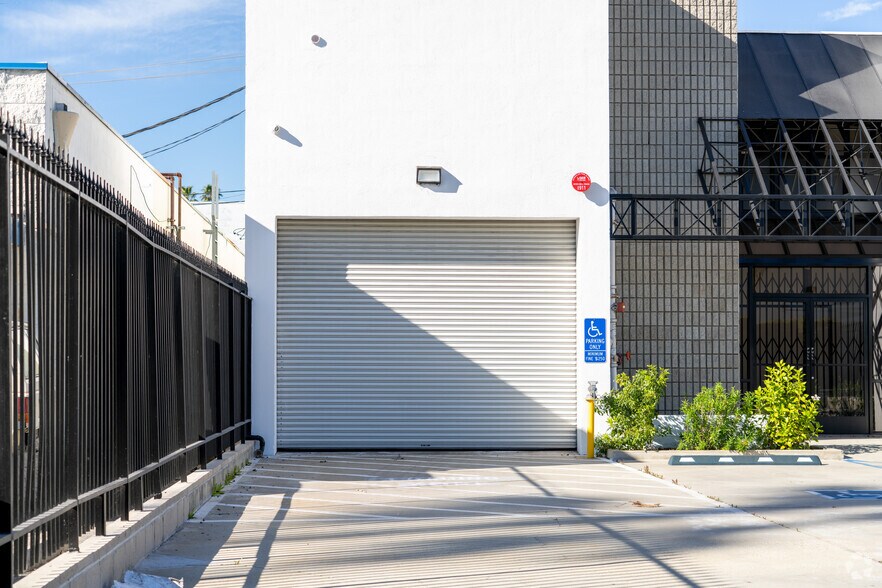 More Photos Of 323 Mira Loma Ave, Glendale Manufacturing For Lease