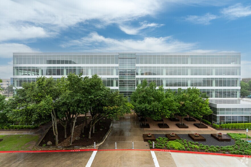 More Photos Of 2900 Esperanza Crossing, Austin Office For Lease