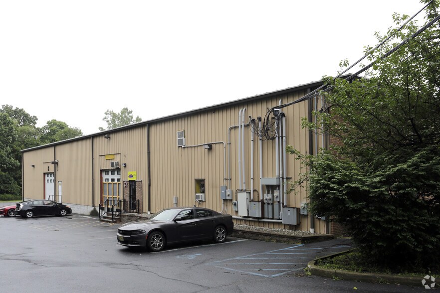 More Photos Of 4 Gold Mine Rd, Flanders Warehouse For Lease