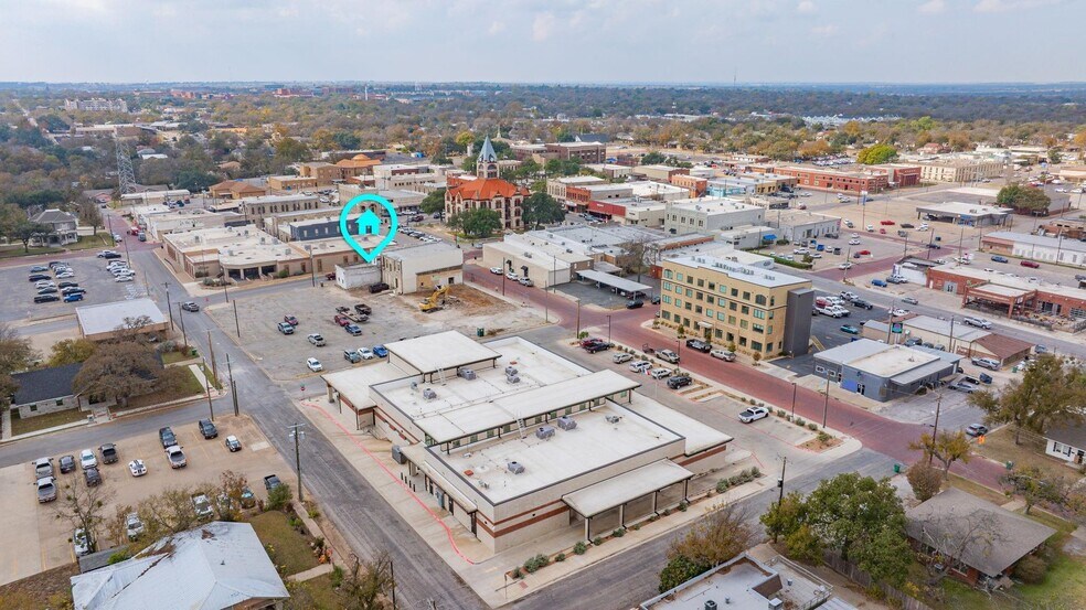 More Photos Of 104 E College St, Stephenville General Retail For Sale