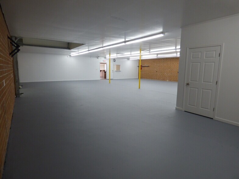 More Photos Of 2978 Gillespie St, Fayetteville Flex For Lease
