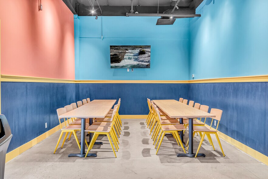 More Photos Of 2502 Highway 87, Navarre Specialty For Sale