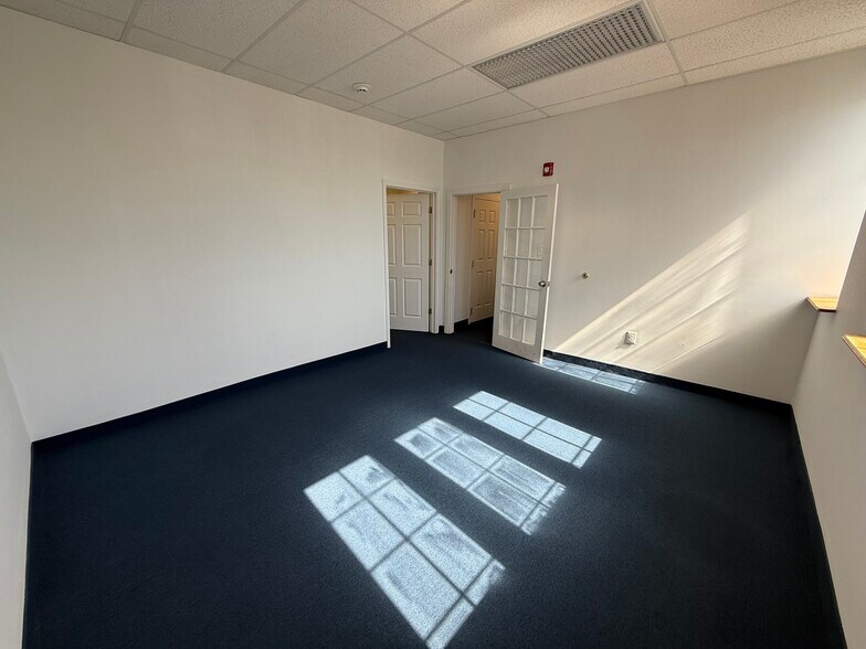 More Photos Of 963 Street Rd, Southampton Medical For Lease