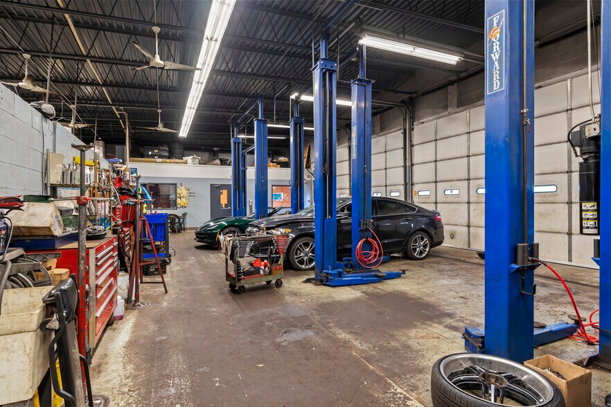 More Photos Of 332 E 159th St, Harvey Auto Repair For Sale