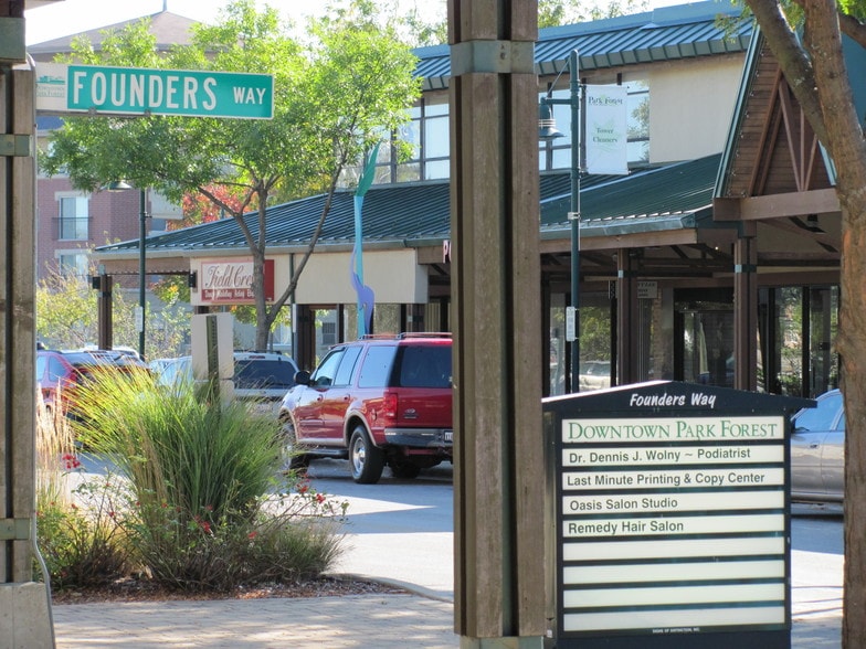 More Photos Of 201-299 Main St, Park Forest General Retail For Lease