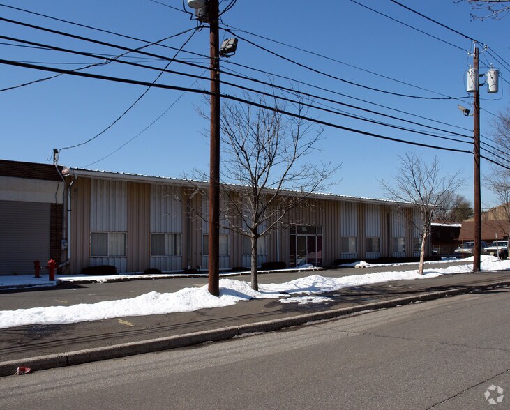 More Photos Of 215 Rutgers St, Maplewood Warehouse For Lease
